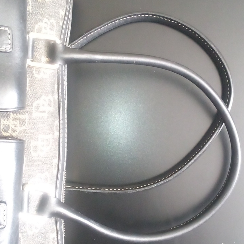 Dooney & Bourke - Picture 5 of 6